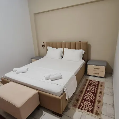 Parku I Palmave * ジロカストラ