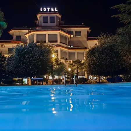 Parku I Palmave Otel Gjirokastër